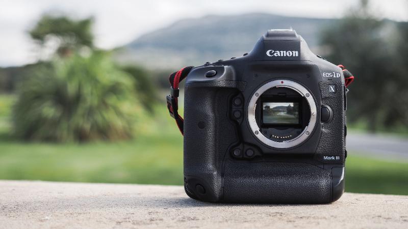 Máy ảnh Canon EOS-1D X Mark III