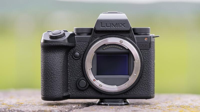 Máy Ảnh Panasonic Lumix S5 IIX (Body Only) Máy Ảnh Panasonic Lumix S5 IIX (Body Only)