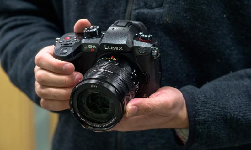 Máy ảnh Panasonic Lumix GH5S (Body Only) Máy ảnh Panasonic Lumix GH5S (Body Only)