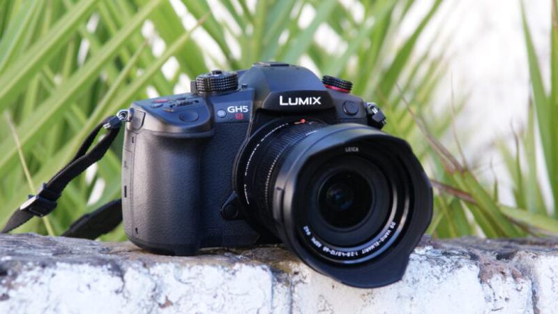 Máy ảnh Panasonic Lumix GH5S (Body Only) Máy ảnh Panasonic Lumix GH5S (Body Only)
