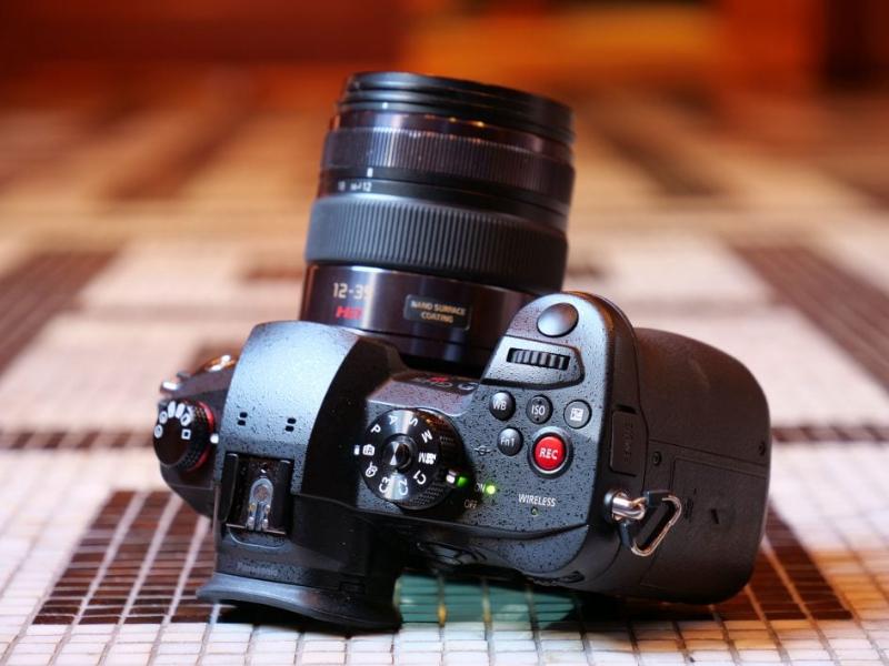 Máy ảnh Panasonic Lumix GH5S (Body Only) Máy ảnh Panasonic Lumix GH5S (Body Only)