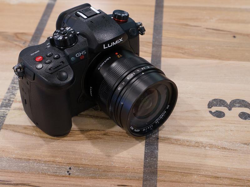 Máy ảnh Panasonic Lumix GH5S (Body Only) Máy ảnh Panasonic Lumix GH5S (Body Only)