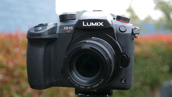 Máy ảnh Panasonic Lumix GH5S (Body Only) Máy ảnh Panasonic Lumix GH5S (Body Only)