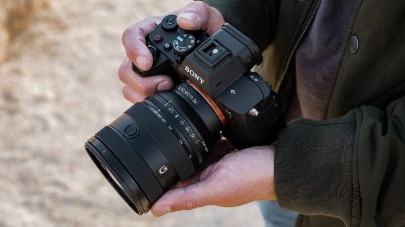 Ống kính Sony FE 20–70mm f/4 G Ống kính Sony FE 20–70mm f/4 G