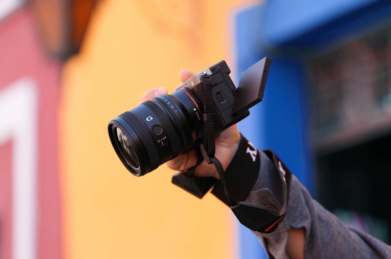 Ống Kính Sony FE 24-50mm f/2.8 G Ống Kính Sony FE 24-50mm f/2.8 G
