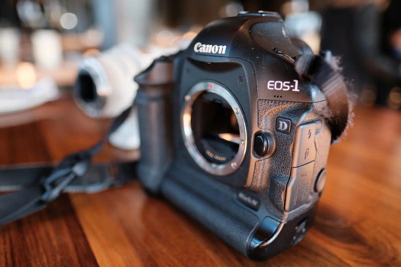 MÁY ẢNH CANON EOS 1D MARK IV
