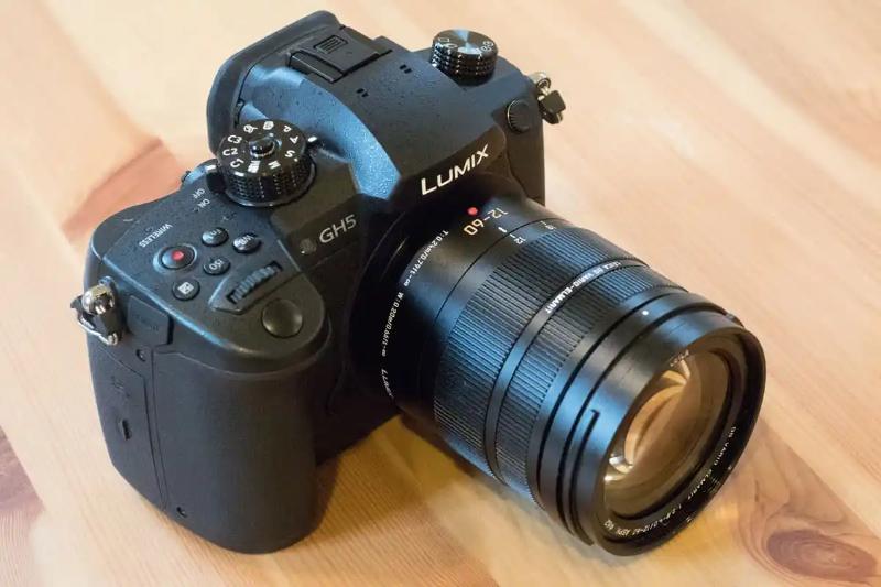 Máy ảnh Panasonic Lumix DC-GH5 Máy ảnh Panasonic Lumix DC-GH5