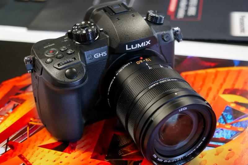 Máy ảnh Panasonic Lumix DC-GH5 Máy ảnh Panasonic Lumix DC-GH5