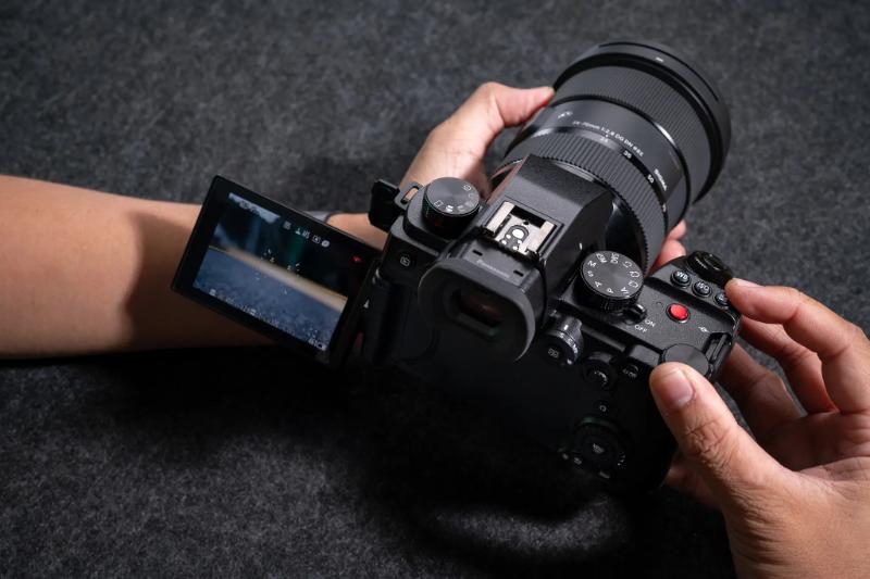 Máy ảnh Mirrorless Panasonic Lumix S5 Máy ảnh Mirrorless Panasonic Lumix S5
