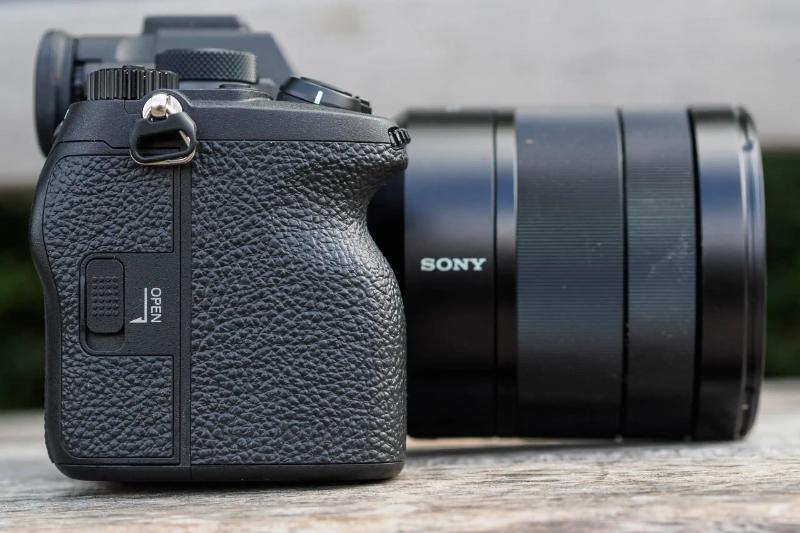 Máy ảnh Sony Alpha A7 Mark IV A7M4 Kit FE 28-70mm F3.5-5.6 OSS (Chính Hãng) Máy ảnh Sony Alpha A7 Mark IV A7M4 Kit FE 28-70mm F3.5-5.6 OSS (Chính Hãng)