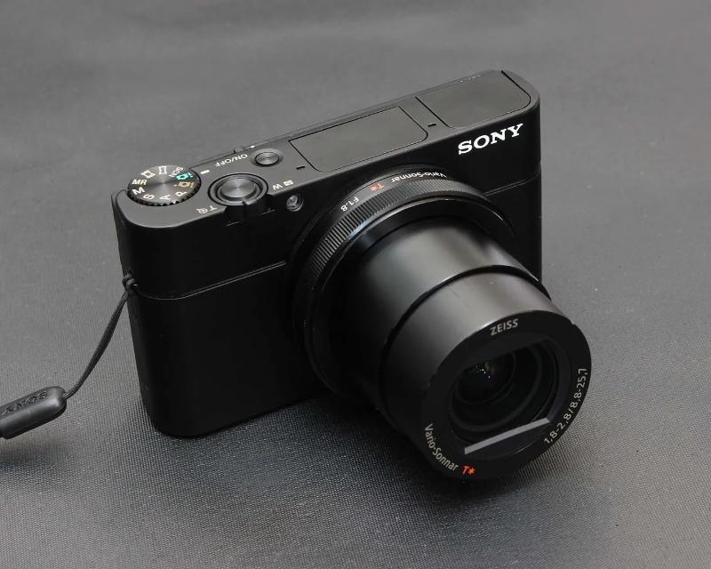 Máy Ảnh Sony RX100M3 (DSC-RX100M3) Máy Ảnh Sony RX100M3 (DSC-RX100M3)