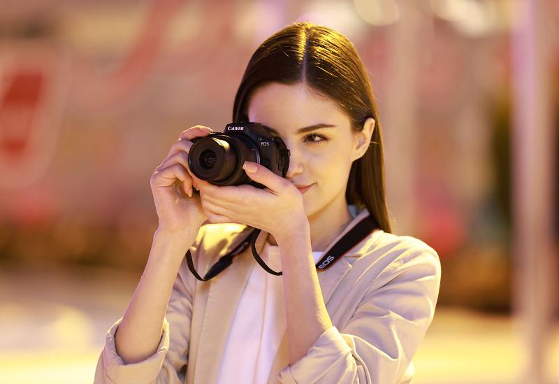 Máy ảnh Canon EOS R100 + Lens 18-45mm | Chính Hãng