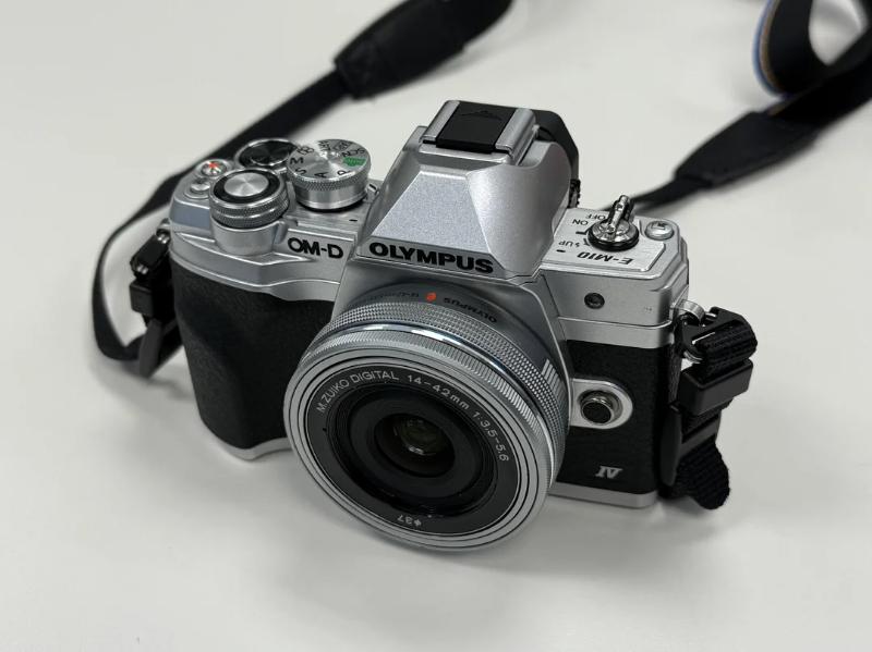 Máy ảnh OM SYSTEM OM-D E-M10 Mark IV + Lens 14-42mm EZ Máy ảnh OM SYSTEM OM-D E-M10 Mark IV + Lens 14-42mm EZ