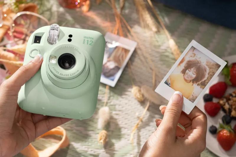 FUJIFILM INSTAX MINI 12 (BLOSSOM PINK) – chính hãng FUJIFILM INSTAX MINI 12 (BLOSSOM PINK) – chính hãng