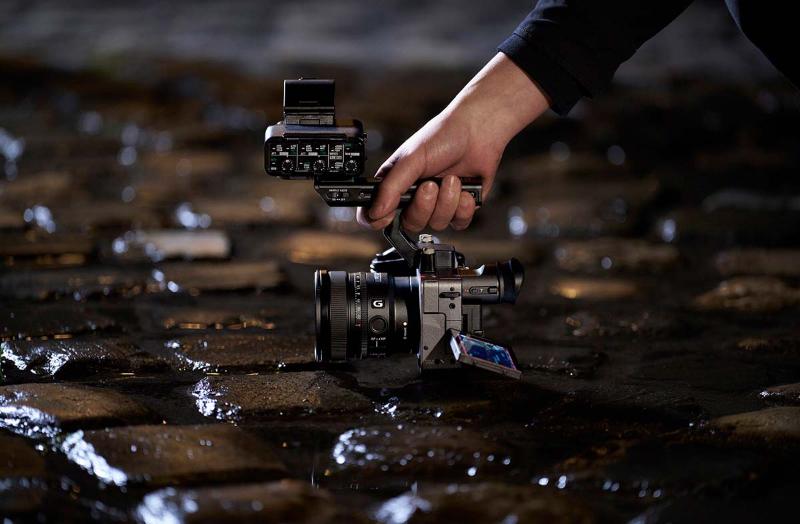 Máy Quay Phim Sony FX2 with XLR Handle Unit (ILME-FX2) | Chính Hãng Máy Quay Phim Sony FX2 with XLR Handle Unit (ILME-FX2) | Chính Hãng