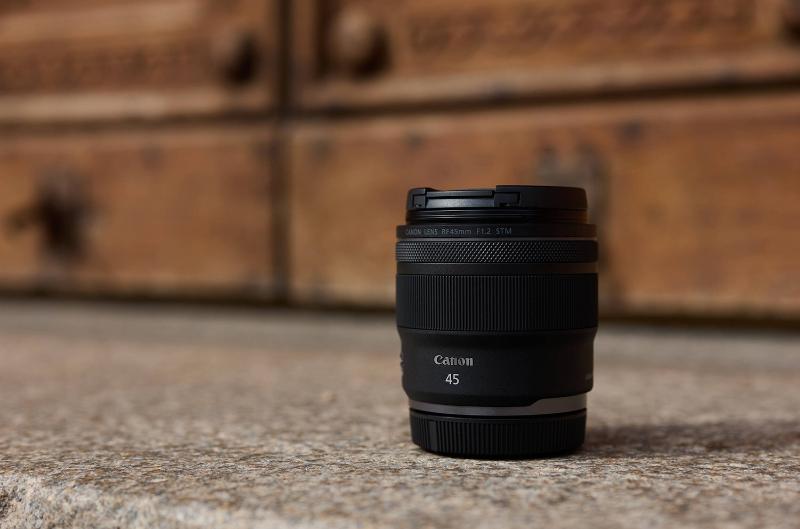 Ống kính Canon RF 45mm F1.2 STM